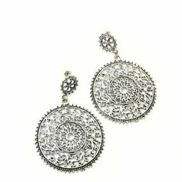 Funtene Silver Circle Earrings - Picture 2 of 2